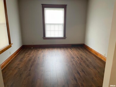 1721 W 16th St, Davenport, IA 52804 - photo 3