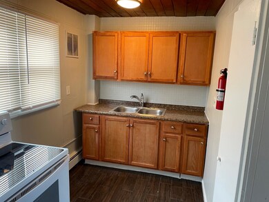 661 Yeoman St unit L2, Waukegan, IL 60085 - photo 2