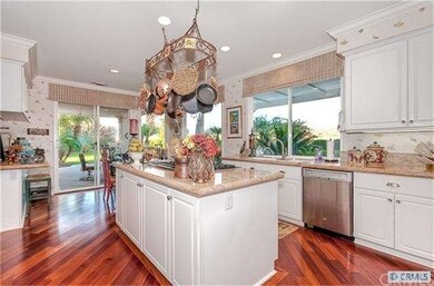 Gourmet kitchen with center island and 6 burner Vi