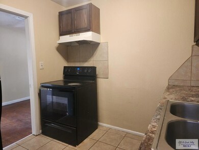 114 W Hawthorne St, Brownsville, TX 78520 - photo 6
