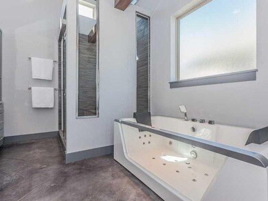 Master Bath/Spa.