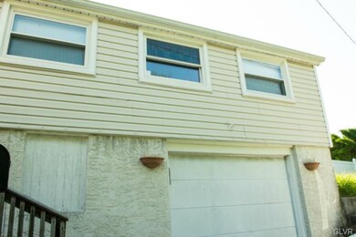 1229 Trapps Ln, Allentown, PA 18103 - photo 2