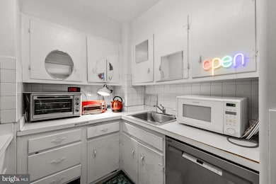 Penn Center House unit 1412, Philadelphia, PA 19103 - photo 5