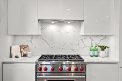 586 E 3rd St unit 2, Boston, MA 02127 - photo 2