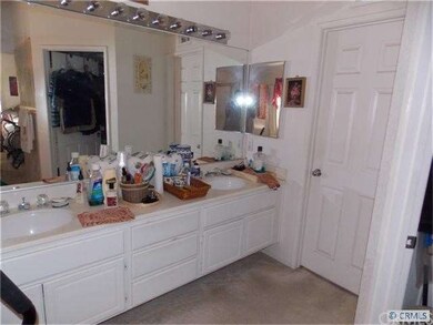 Master bath with dual vanity