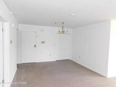 3 Village Cir unit 402, Stroudsburg, PA 18360 - photo 5