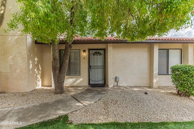 2437 E Tracy Ln unit 4, Phoenix, AZ 85032 - photo 2