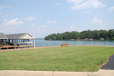 Boatdock with Lift Included