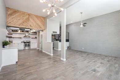 005_Dining to Kitchen