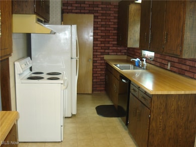 2253 E 290th St, Wickliffe, OH 44092 - photo 7