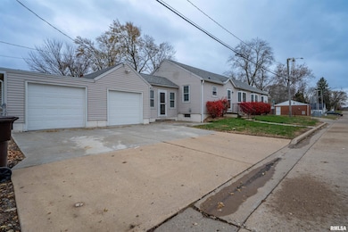 303 Veterans Ln, Creve Coeur, IL 61610 - photo 2