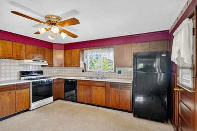 15 Chase St, Taunton, MA 02780 - photo 2