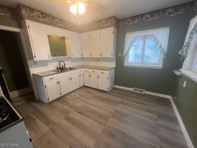 Eat-in kitchen