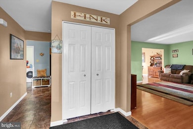 209 Laurel Ave, Reading, PA 19606 - photo 2