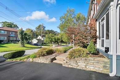 1096 Sunnyslope Dr, Cincinnati, OH 45229 - photo 3