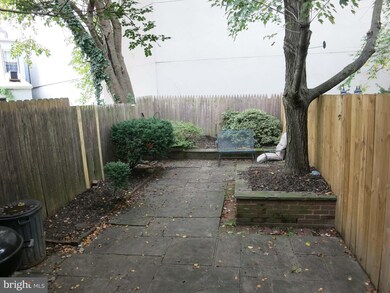 2418 I St NW, Washington, DC 20037 - photo 5