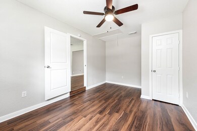 210 Mclemore Dr, Alvin, TX 77511 - photo 7