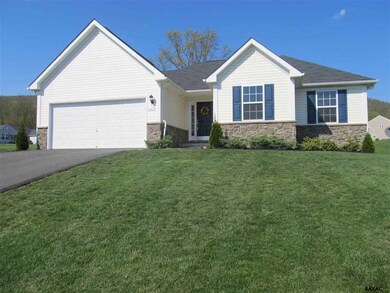 6811 Appleton Dr, Fayetteville, PA 17222 - photo 2