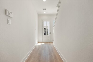 241 Rebecca St unit B, Houston, TX 77022 - photo 5