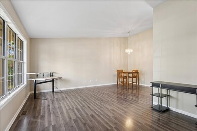 1306 Robin Dr, Carol Stream, IL 60188 - photo 2