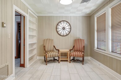 209 Hilltop Circle-4