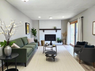 1008 Carmel Ct, Saint Paul, MN 55126 - photo 2