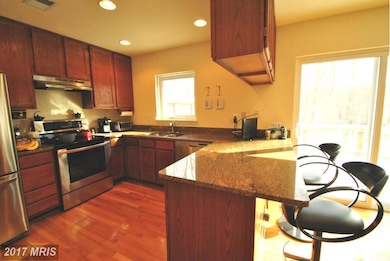 3306 Stone Heather Ct, Herndon, VA 20171 - photo 6