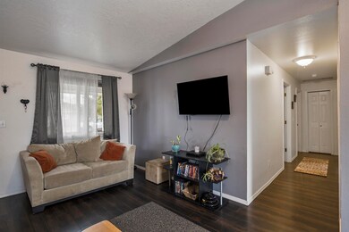 1741 SW 33rd St, Redmond, OR 97756 - photo 7