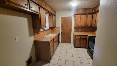 1107 80th St unit B, Lubbock, TX 79423 - photo 4