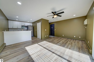 1021 Centre St unit 11, Traverse City, MI 49686 - photo 3