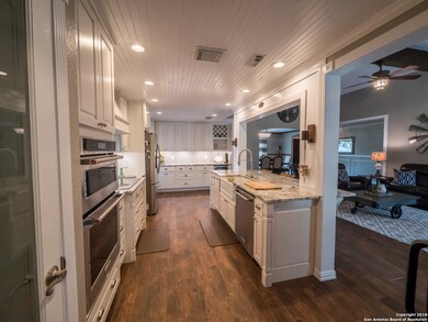 11422 Beverly Hills Dr, Helotes, TX 78023 - photo 4