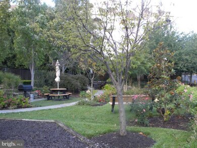 2408 Garnett Dr, Alexandria, VA 22311 - photo 4