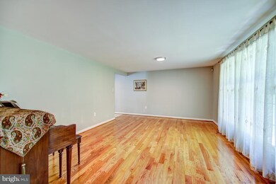 2934 Harvest Glen Ct, Herndon, VA 20171 - photo 6