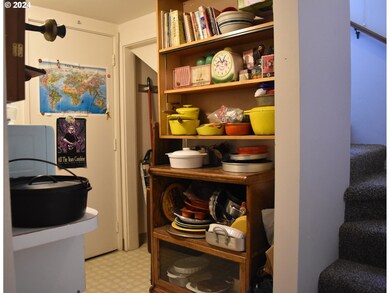 1425 W 3rd Aly, Eugene, OR 97402 - photo 3