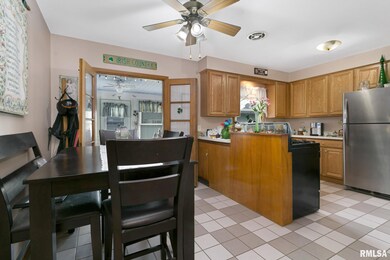 2525 N Howell St, Davenport, IA 52804 - photo 6