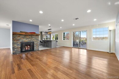 9492 Roundlake Blvd, White Lake, MI 48386 - photo 5