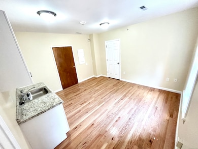 135 W Main St unit 4C, Waterbury, CT 06702 - photo 3