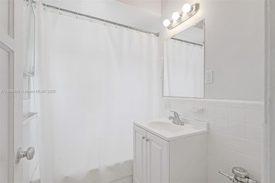 6860 Abbott Ave unit 4, Miami Beach, FL 33141 - photo 4