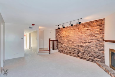 1327 Cass Ln E unit 301, Westmont, IL 60559 - photo 4