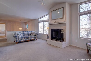 Living Room w/vaulted ceiling