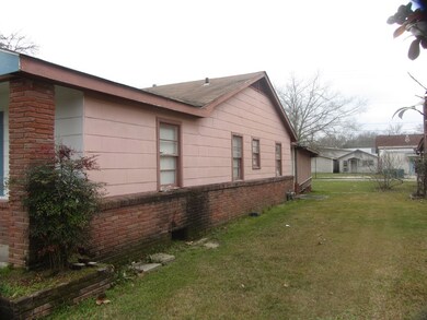 301 Williams Ave, Picayune, MS 39466 - photo 2
