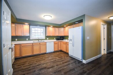 13 Harding St, Rochester, NH 03867 - photo 5