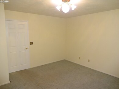 2235 Ridgeway Dr unit 8, Eugene, OR 97401 - photo 5