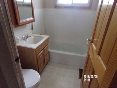 612 Topeka Dr, Carpentersville, IL 60110 - photo 5