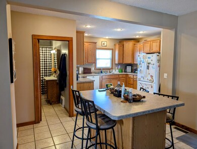 401 W Main St, Calmar, IA 52132 - photo 3