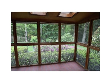 Sunroom. Screened in Porch
