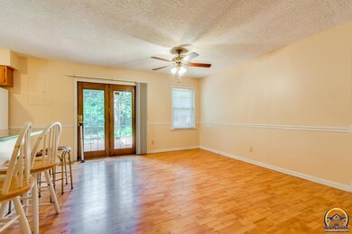 3712 SW 34th St, Topeka, KS 66614 - photo 4