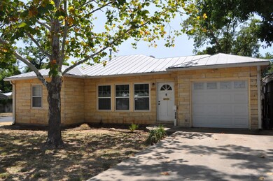 201 W Morse St, Fredericksburg, TX 78624 - photo 2