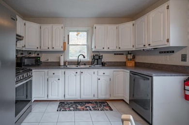 137 Elm St, Goffstown, NH 03045 - photo 3