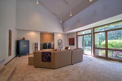 881 Gatehouse Lane
